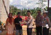 Kapolres Konawe Utara Berikan Bantuan Sembako Bagi Korban Angin Puting Beliung