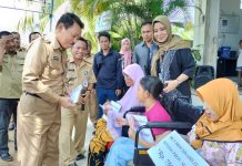 Salurkan BLT BBM Penyandang Disabilitas di Kulisusu Utara, Ridwan Zakariah Beri Sinyal Investor Mau Ke Butur