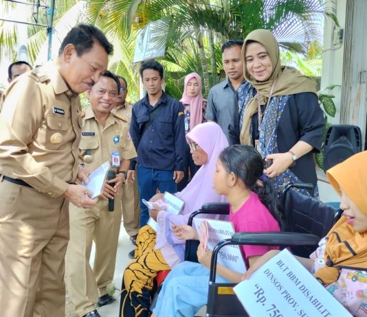 Salurkan BLT BBM Penyandang Disabilitas di Kulisusu Utara, Ridwan Zakariah Beri Sinyal Investor Mau Ke Butur