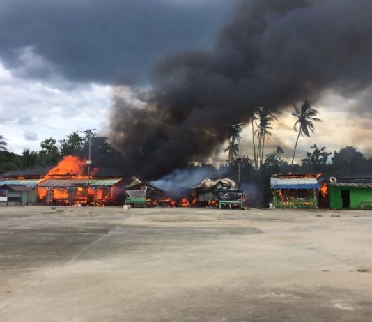 Lima Kios dan Kendaraan Roda Dua Hangus Terbakar di Pelabuhan Sawae Konkep