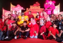 Masyarakat Kota Kendari Antusias Nonton Brano Shain Penutupan Festival Lampion