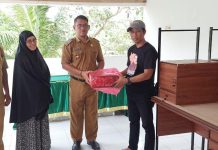 AJP Beri Bantuan Meja Posyandu dan Sound System untuk Masjid di Kendari