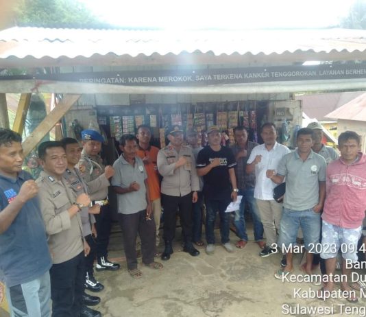 Jumat Curhat di Desa Banggai, Kapolsek Katobu Ingatkan Warga Tidak Miras di Pinggir Jalan.