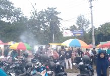 Bundaran Kantor Gubernur Sultra Menjadi Tempat Pilihan Mahasiswa Belanja Takjil di Kendari