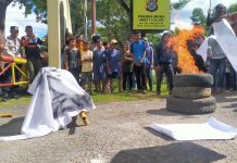 Demo di Polres Muna, Warga Labunti Bawa Keranda Mayat