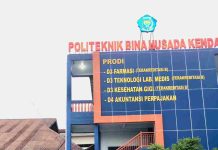 Himpunan Mahasiswa Progam Studi Jurusan DIII TLM Politeknik Bina Husada Kendari Berbagi Takjil di Bulan Ramadan