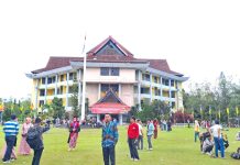 Jadi Spot Usai Wisuda, Ini Alasan Wisudawan Pilih Gedung Rektorat Sebagai Backgraund Foto