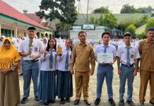 SMA Negeri 1 Kendari Raih Juara 1 Festival Musikalisasi Puisi KBST