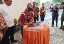 Bupati Ridwan Zakariah Bersama Ketua TP PKK Butur Resmikan Kantor Penghubung di Kendari