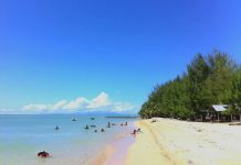 Nikmati Pesona Memukau Pantai Toronipa, Hamparan Pasir Putih dan Perpaduan Tiga Warna Air Laut