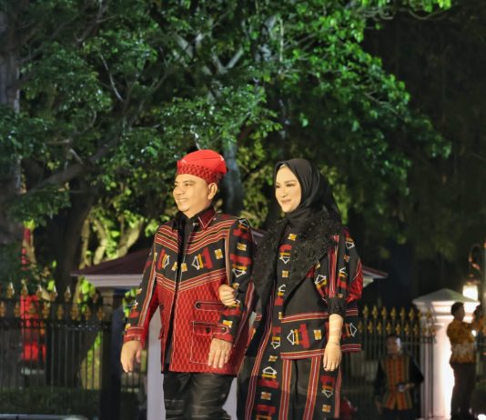 Tampil Fashion Show di Istana Merdeka, Pj Gubernur Sultra Promosikan Tenunan Khas Sultra