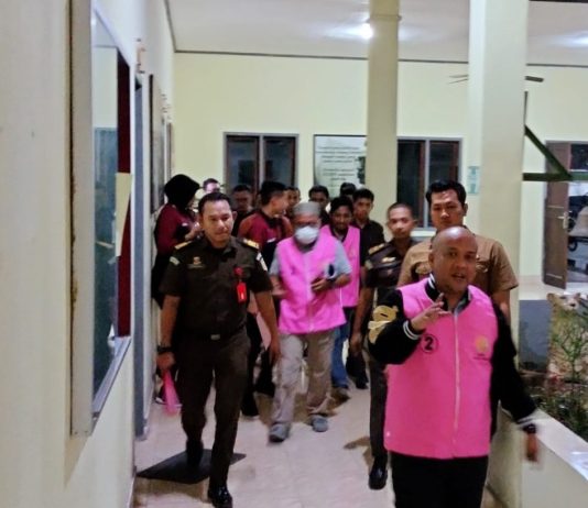 Kejari Muna Tahan Tiga Tersangka Kasus Korupsi Proyek Pembangunan Penahan Ombak di Butur