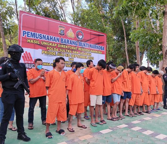 Polda Sultra Musnahkan 2 Kilogram Sabu dan 800 Gram Ganja Periode Juli Sampai September 2023