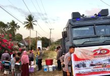 Dampak Kemarau Panjang, Polres Konsel Bantu Warga Berikan Air Bersih