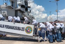 KRI Abdul Halim Perdanakusuma 355 Terima Kunjungan Pelajar SMAN 4 dan SMKN 7 Kendari