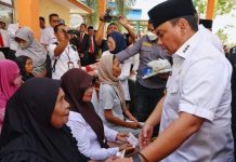 Kendalikan Inflasi, Pj Gubernur Sultra Salurkan Ribuan Paket Sembako di Kota Kendari