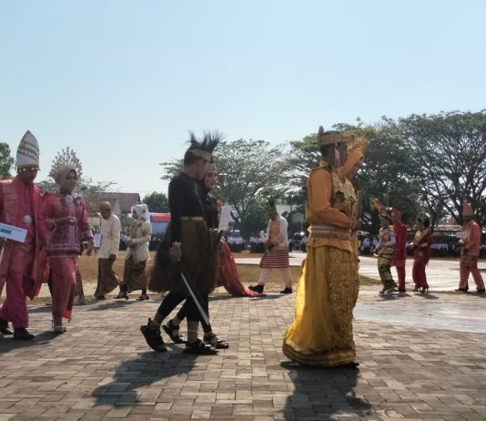 Peringati Hari Sumpah Pemuda ke-95, Pemda Butur Gelar Parade Baju Adat Nusantara
