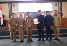 Pemda Konsel Serahkan RAPBD Tahun 2024 ke DPRD