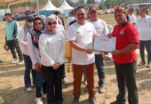 Bupati Koltim Beri Penghargaan Akreditas Bagi Sejumlah Puskesmas di HKN ke-59