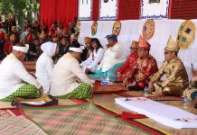 Pj Gubernur Sultra Terima Gelar Adat Suku Tolaki