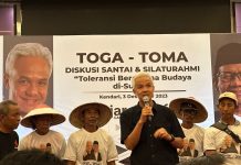 Kampanye di Kendari, Capres Ganjar Pranowo Diskusi Dengan Petani