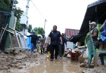 Pj Gubernur Sultra Kunjungi Warga yang Terdampak Banjir di Kendari