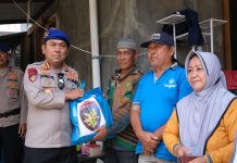 Ditpolairud Polda Sultra Bakti Sosial untuk Korban Banjir di Jalan Lasolo