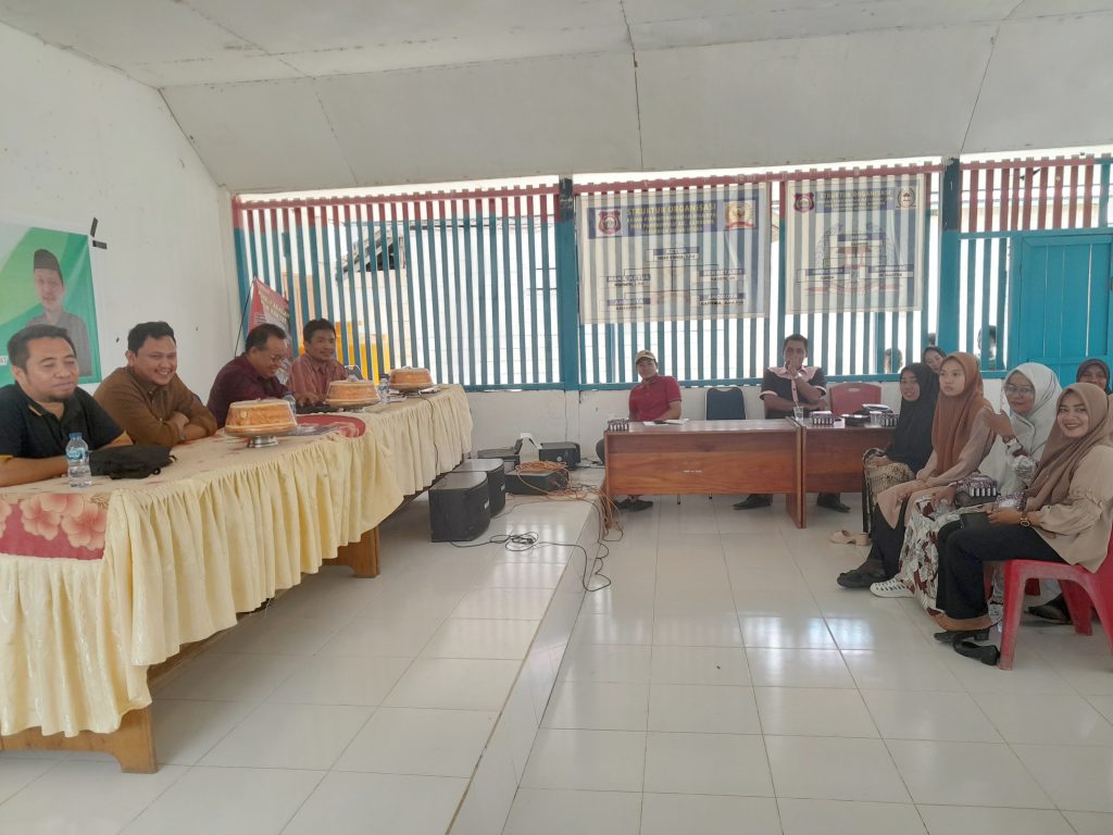 Anggota DPRD Butur, Trisna Jaya berdialog langsung dengan konstituennya.