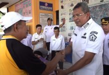 Serahkan Bantuan Kepada Warga yang Terdampak Banjir, Ini Pesan Pj Wali Kota Kendari