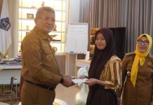 Pelajar di SMPN 2 Kendari Terima Reward dari Pj Wali Kota