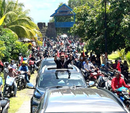 Diarak Ribuan Pendukung, Paslon SAAF Mendaftar ke KPU Butur