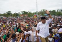 Tumpah Ruah, Ribuan Masyarakat Muna Barat Hadiri Deklarasi dan Pendaftaran Darwin-Ali Basa