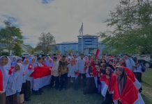 Sambut HUT RI ke-79, Dikbud Sultra Bagikan Ribuan Bendera Merah Putih Kepada Masyarakat