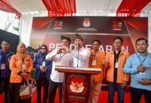 Radhan-Rasyid Resmi Daftar ke KPU Konsel