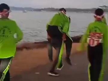 Semangat Patriot, Peserta Trilomba Juang 45 Kilometer dari SMAN 1 Lohia Muna Gendong Rekannya Sampai Finis