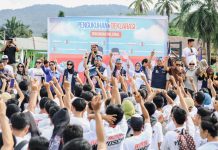 Paslon Abdul Azis-Yosep Sahaka Kukuhkan dan Deklarasi Tim Milenial di Mowewe