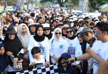 Puluhan Ribu Masyarakat Koltim Ikuti Jalan Sehat Riang Gembira
