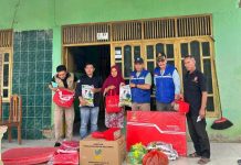 Pemda Koltim Bagikan Bantuan Kepada Korban Gempa di Mowewe