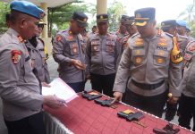 Kapolresta Kendari Lakukan Pemeriksaan Senpi Dinas Guna Cegah Penyalahgunaan
