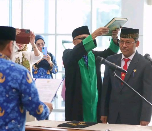 Pj Gubernur Lantik Roni Yakub Laute sebagai Kepala Dinas Perindag Sultra