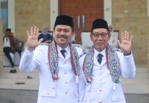 Ribuan Masyarakat Sambut Bupati dan Wakil Bupati Koltim yang Baru