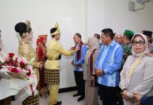 Penyambutan Gubernur Sultra Andi Sumangerukka dan Wagub Hugua di Kota Kendari Usai Pelantikan