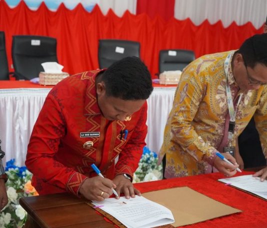 Pemda Mubar dan ASDP Teken MoU Penyebrangan Ferry Tondasi-Torobulu