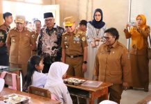 Gubernur Sultra Dampingi Wamendagri Tinjau Program MBG di Baubau