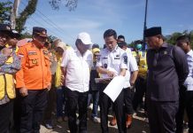 Wakil Ketua Komisi V DPR RI Tinjau Jalan Penghubung yang Terendam Banjir di Konut