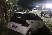 Hilang Kendali, Mobil Honda Brio Tabrak Trotoar di Jalan Alala Kendari