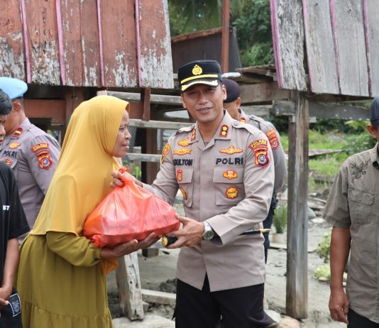 Kapolres Kolut Salurkan Bantuan Korban Angin Puting Beliung di Desa Sapoiha