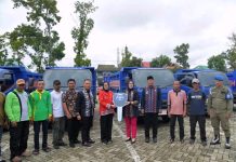 Wali Kota Kendari Serahkan 6 Unit Truk Pengangkut Sampah ke DLHK