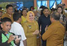 Ringankan Beban Masyarakat, Siska Luncurkan Bantuan Pangan CBP di Kecamatan Kendari Barat