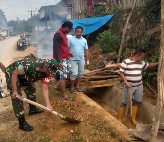 Warga Desa Labunti Muna Antusias Kerja Bakti Bersihkan Lingkungan
